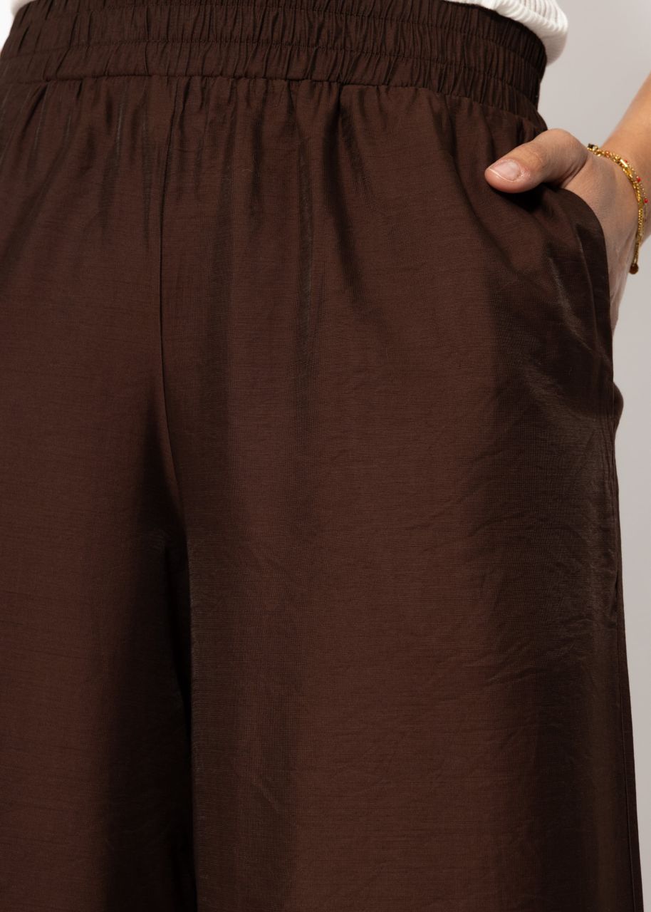 Glänzende Stoffhose mit geradem Bein - braun