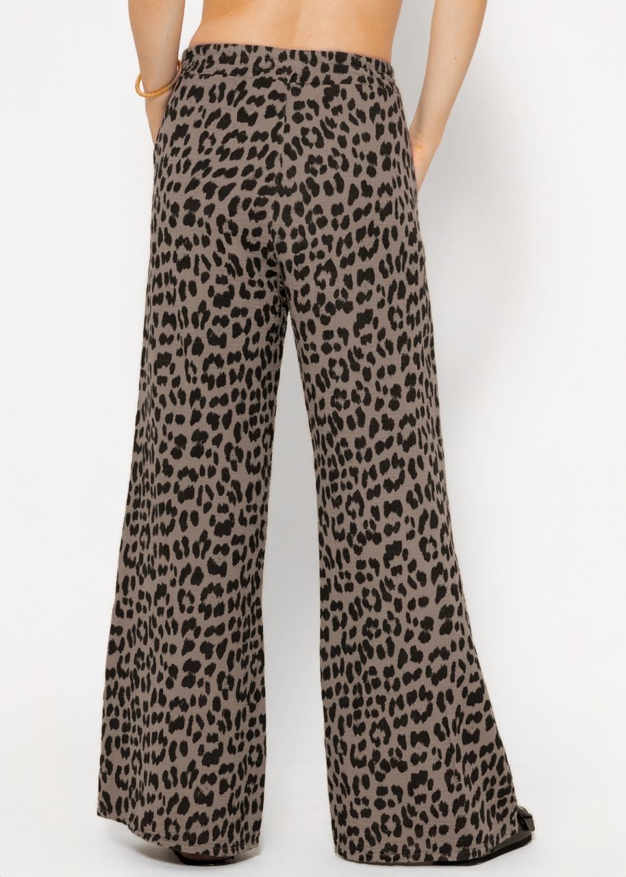 Musselin Pants mit weitem Bein in Leo-Print - taupe