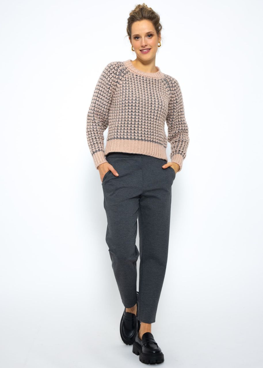 Flauschiger Pullover mit Muster - rosa-grau