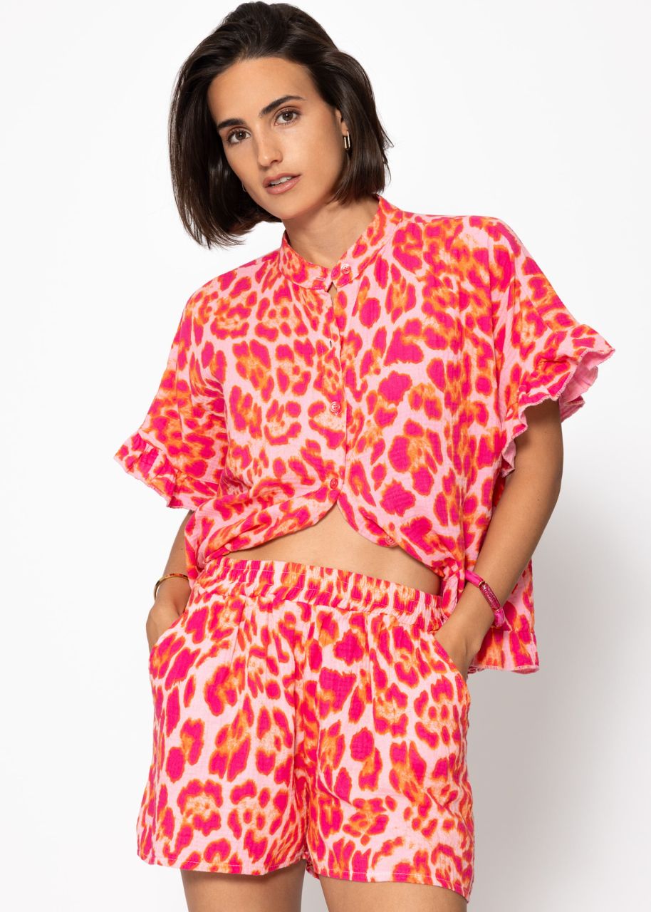 Musselin Bluse in Leo-Print mit Rüschensaum - pink
